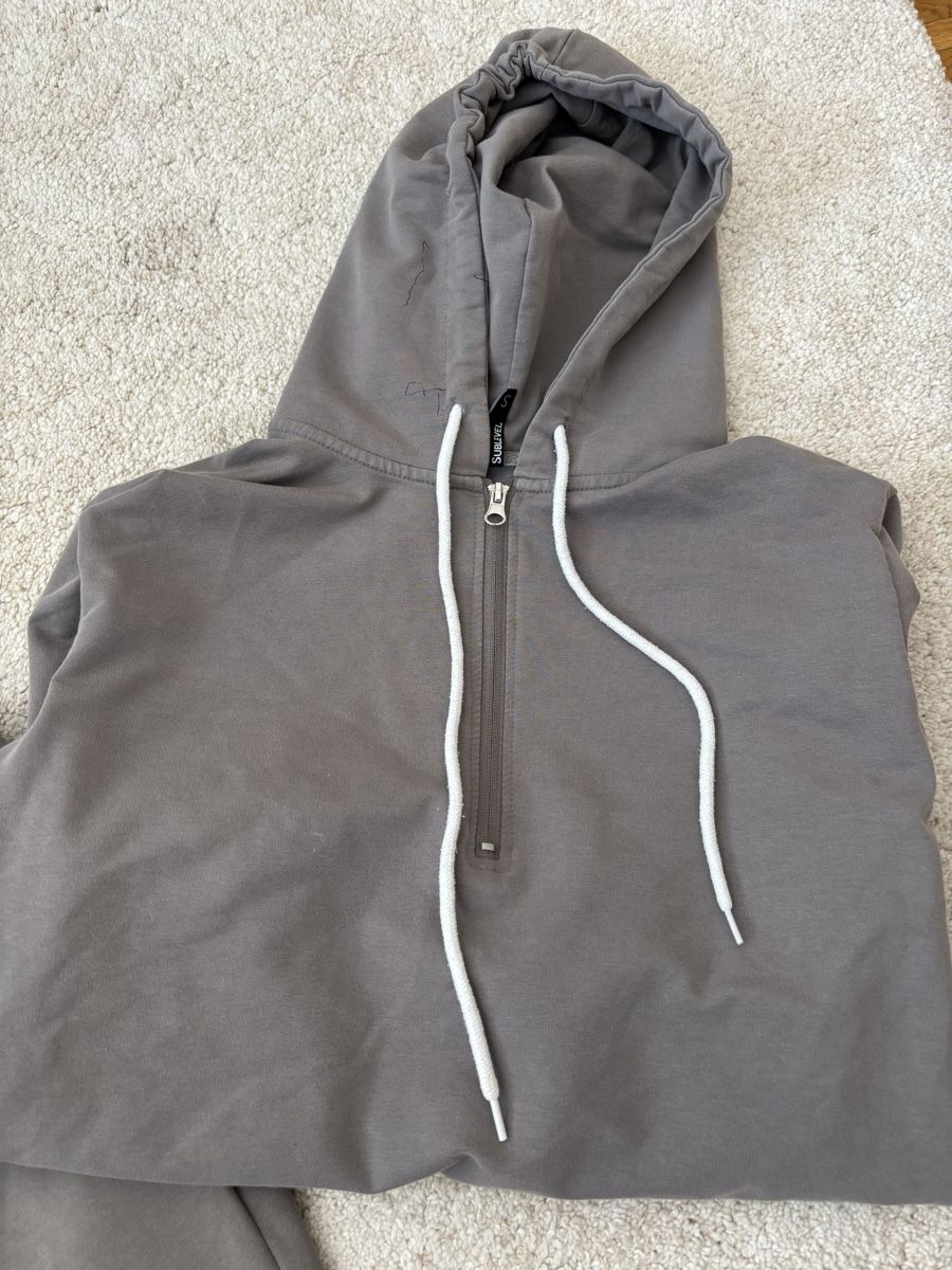 Lotti di vestiti: Jogginganzug Set grau mit Kapuze Sublevel Gr. S – Usato da Basel venduto da DressDrop 1