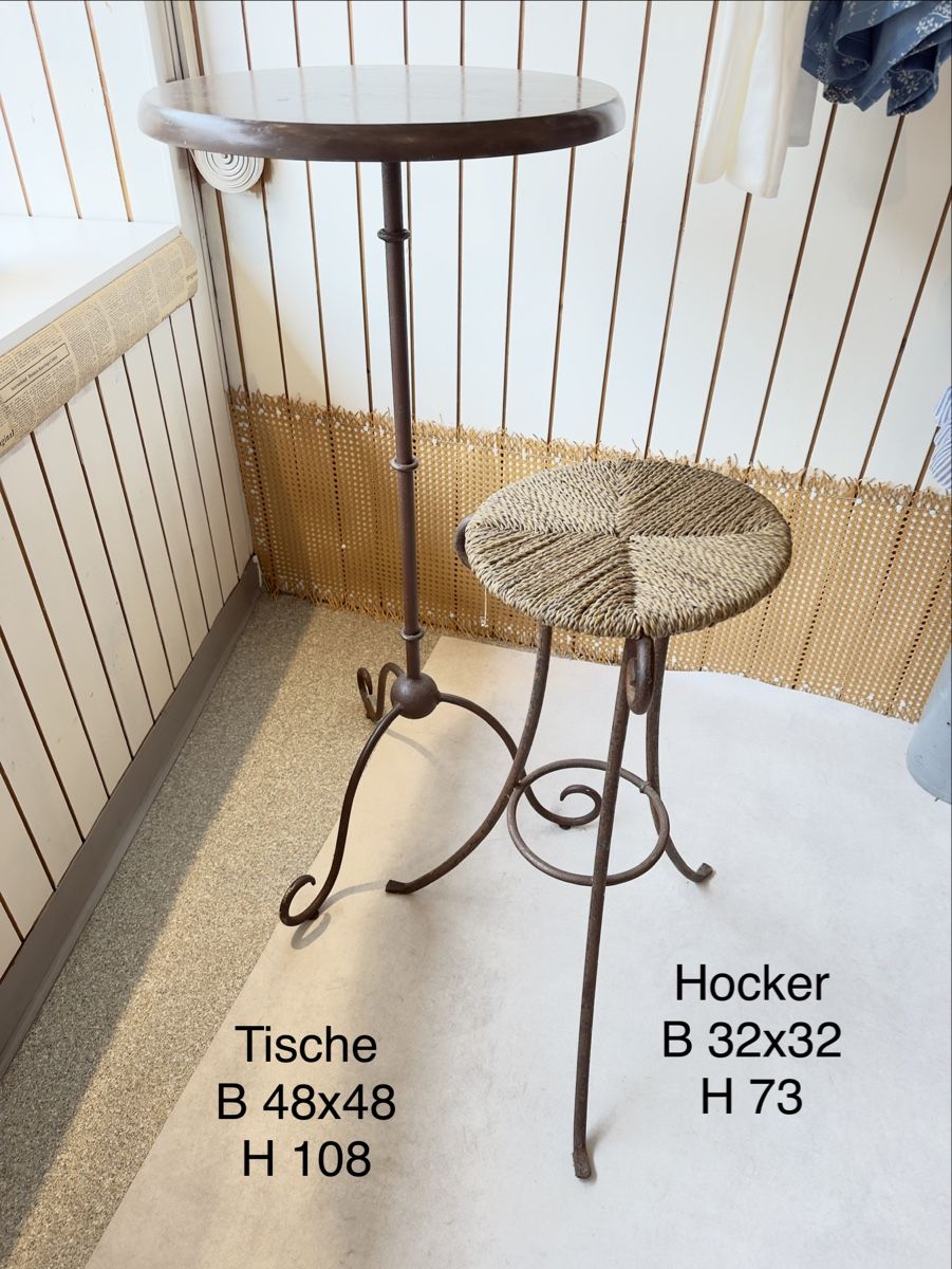 Tischset: Stehtisch mit 3 Hockern – Gebraucht aus Rüschlikon von luc_8gjf