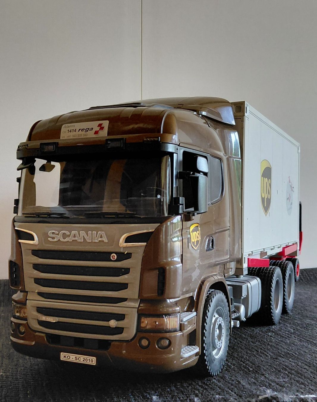 Bruder Jouets: Bruder Ups Logistik LKW – D'occasion à Linthal par Suzan9