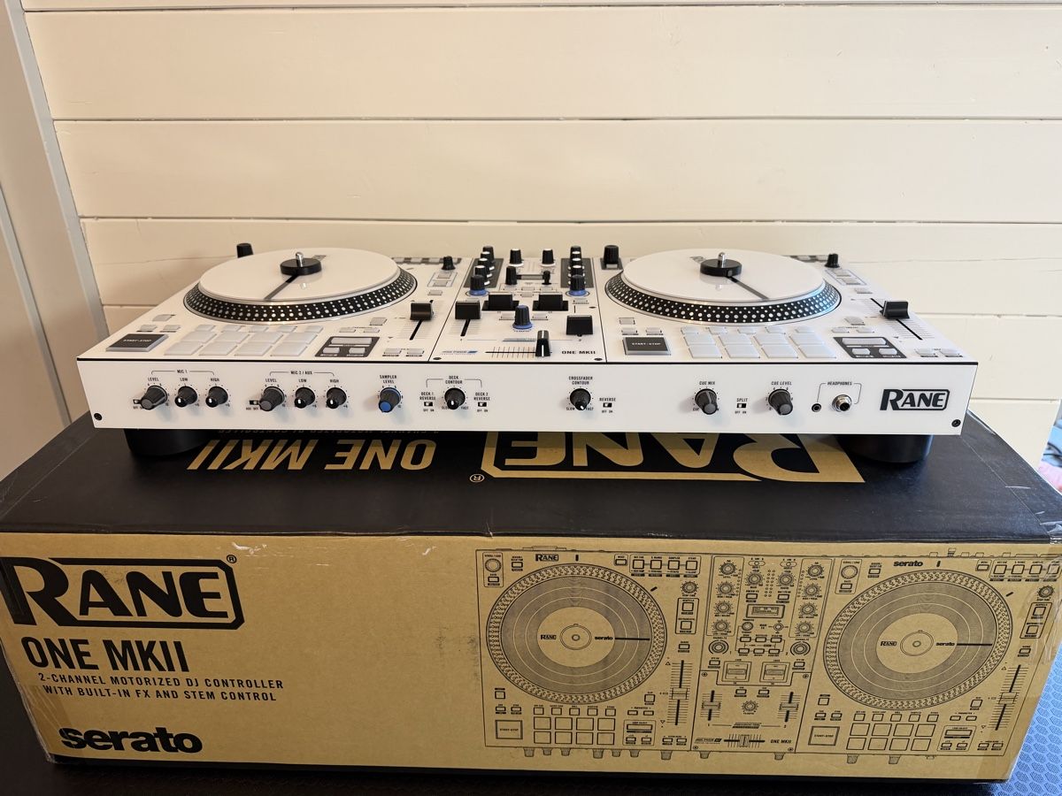 Rane Console di mixaggio: Rane One MK2 DJ Controller + Weisse Discs + Kuttin Donuts – Usato da Thayngen venduto da Karbonara 4