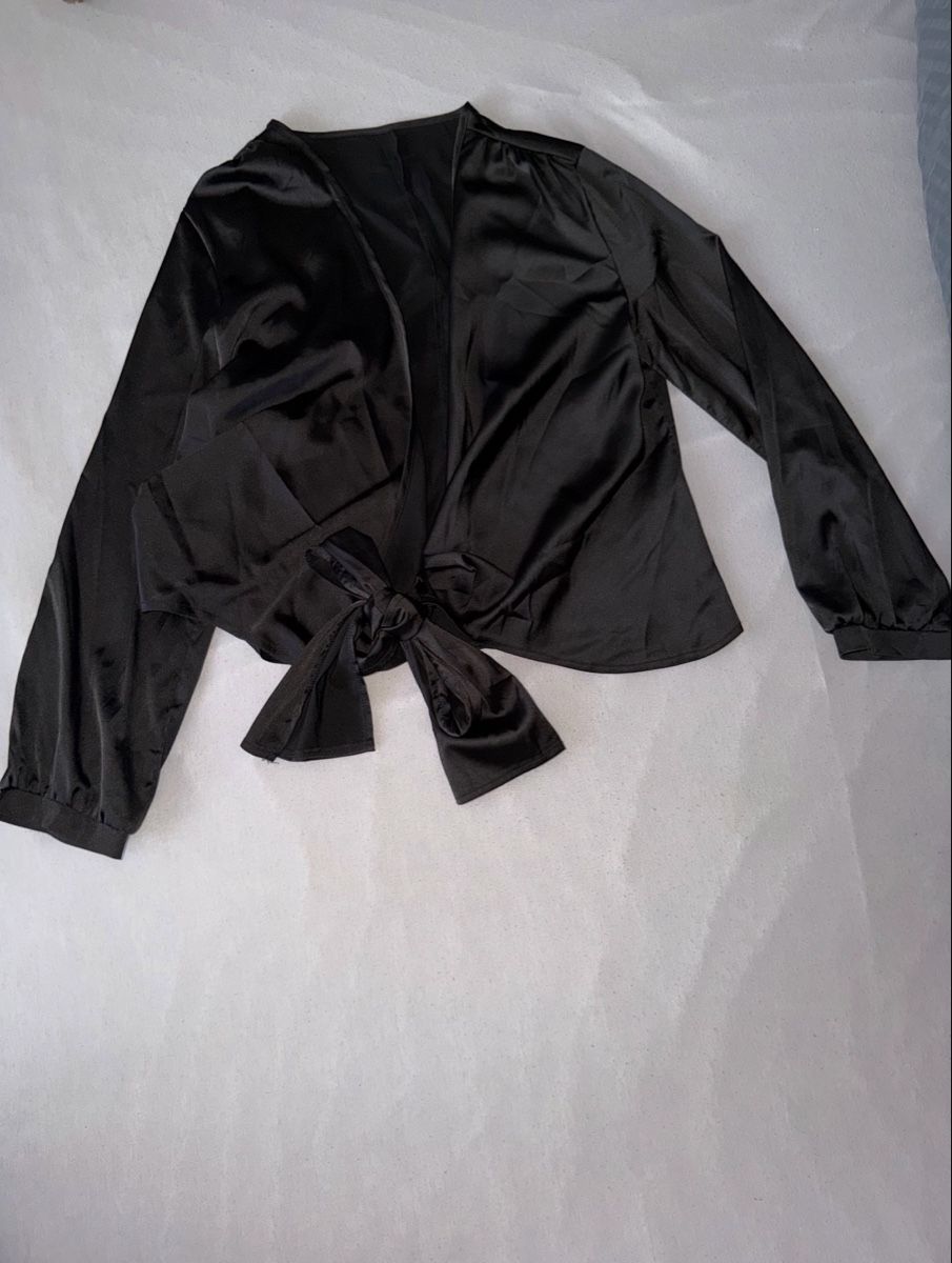 Camicette: Satin Bluse zum binden schwarz – Nuovo (secondo la descrizione) da Oftringen venduto da soraia.i 1