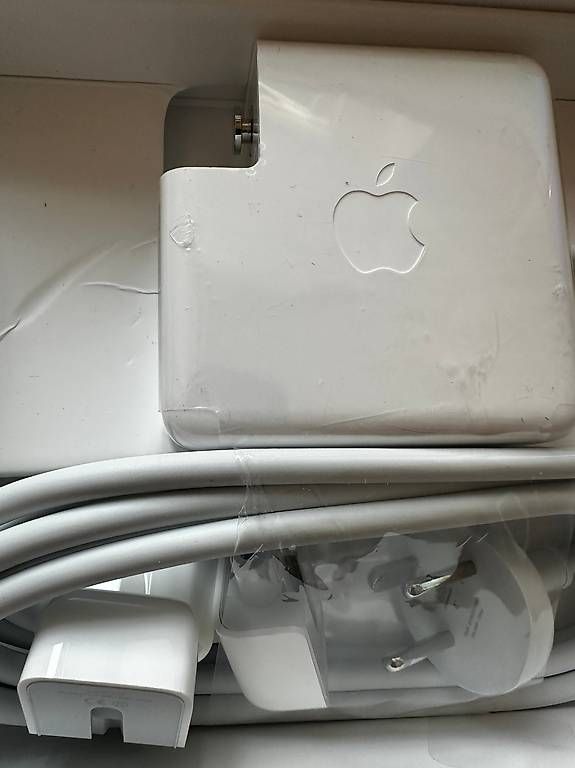 Caricabatterie: Apple 85W MagSafe Power Adapter – Usato da Glattfelden venduto da BMWF 4