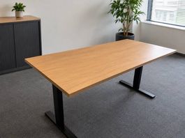 Höhenverstellbarer Bürotisch, Eiche