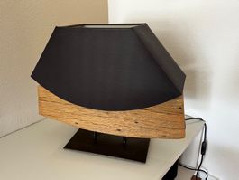 Tischleute Schwarz mit Holz von SP Swiss Creative
