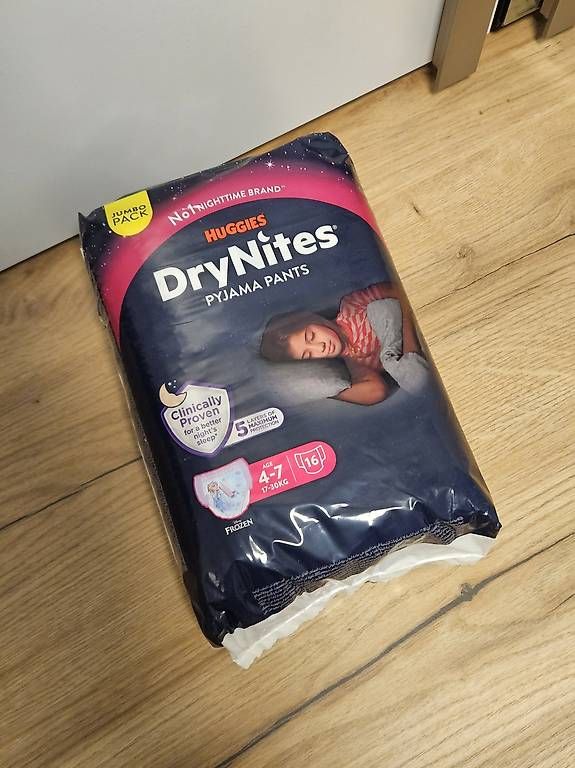 Secchi per pannolini & Pannolini: 2 Packungen Huggies Dry Nites, 4-7, 16x – Usato da Hindelbank venduto da Grkohler