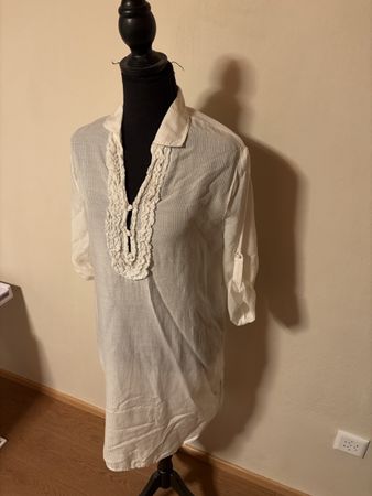 Damen Tunika weiss mit Rüschendetails guter Zustand