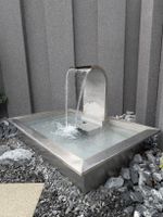 Moderner Gartenbrunnen Edelstahl mit LED Beleuchtung