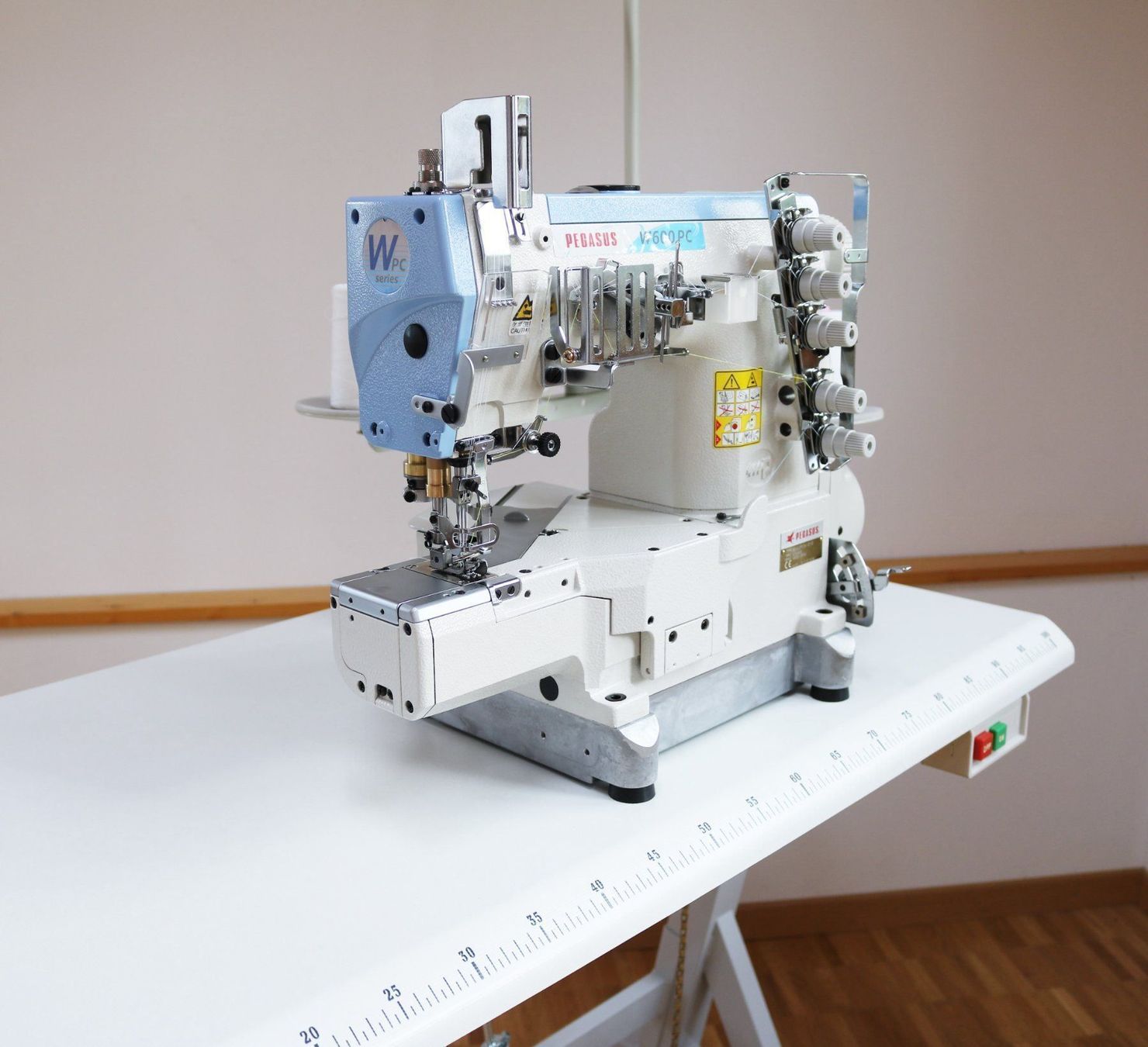 Macchine da cucire: Cover Industrienähmaschine Pegasus W662 – Nuovo e nell'imballaggio originale da Rehetobel venduto da dani034