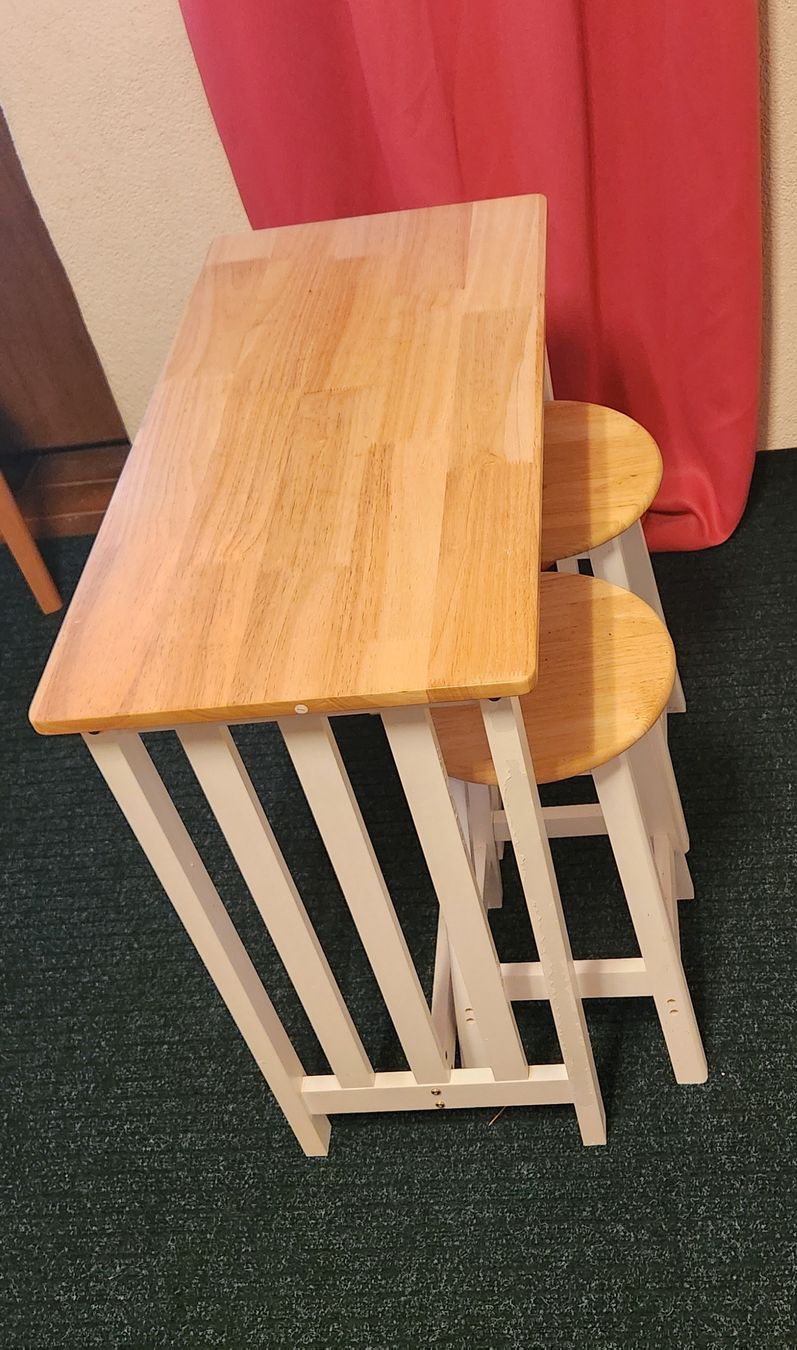 Tischset: Tischli mit 2 Hocker – Gebraucht aus Bonfol von mai_p9rx 1