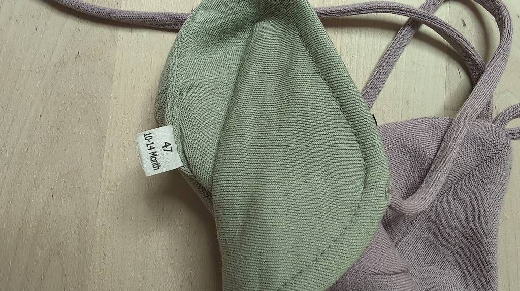 Bonnets & Echarpes: PurePure Zipfel Bindemütze mauve 47 – D'occasion à Zürich par albalm 1