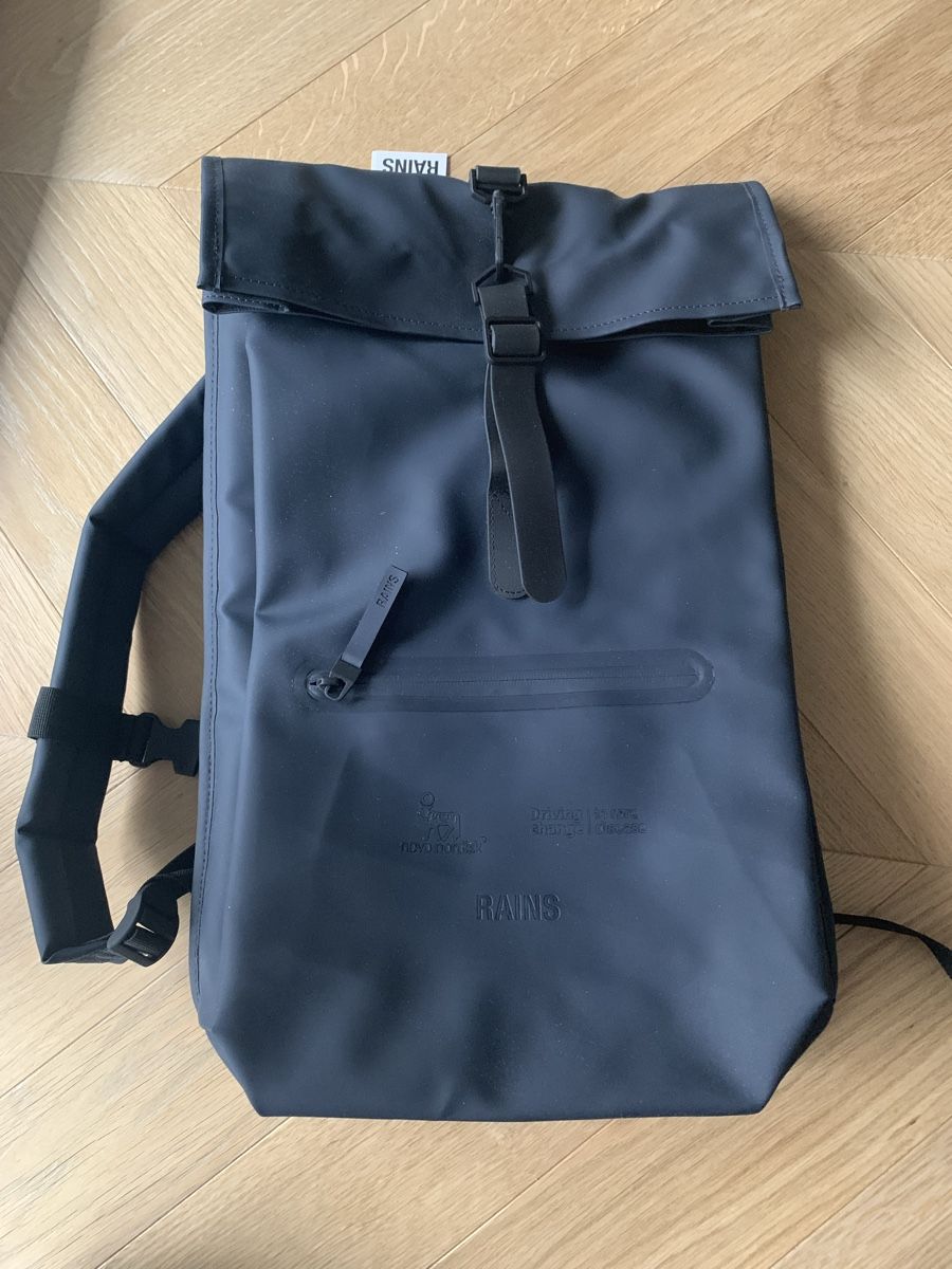 Rains Zaini: RAINS Rolltop Rucksack (NEW) – Nuovo e nell'imballaggio originale da Zürich venduto da Angela_Fashion_Lover