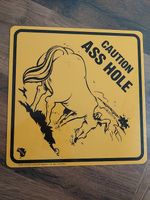 Warnschild "Caution Ass Hole"