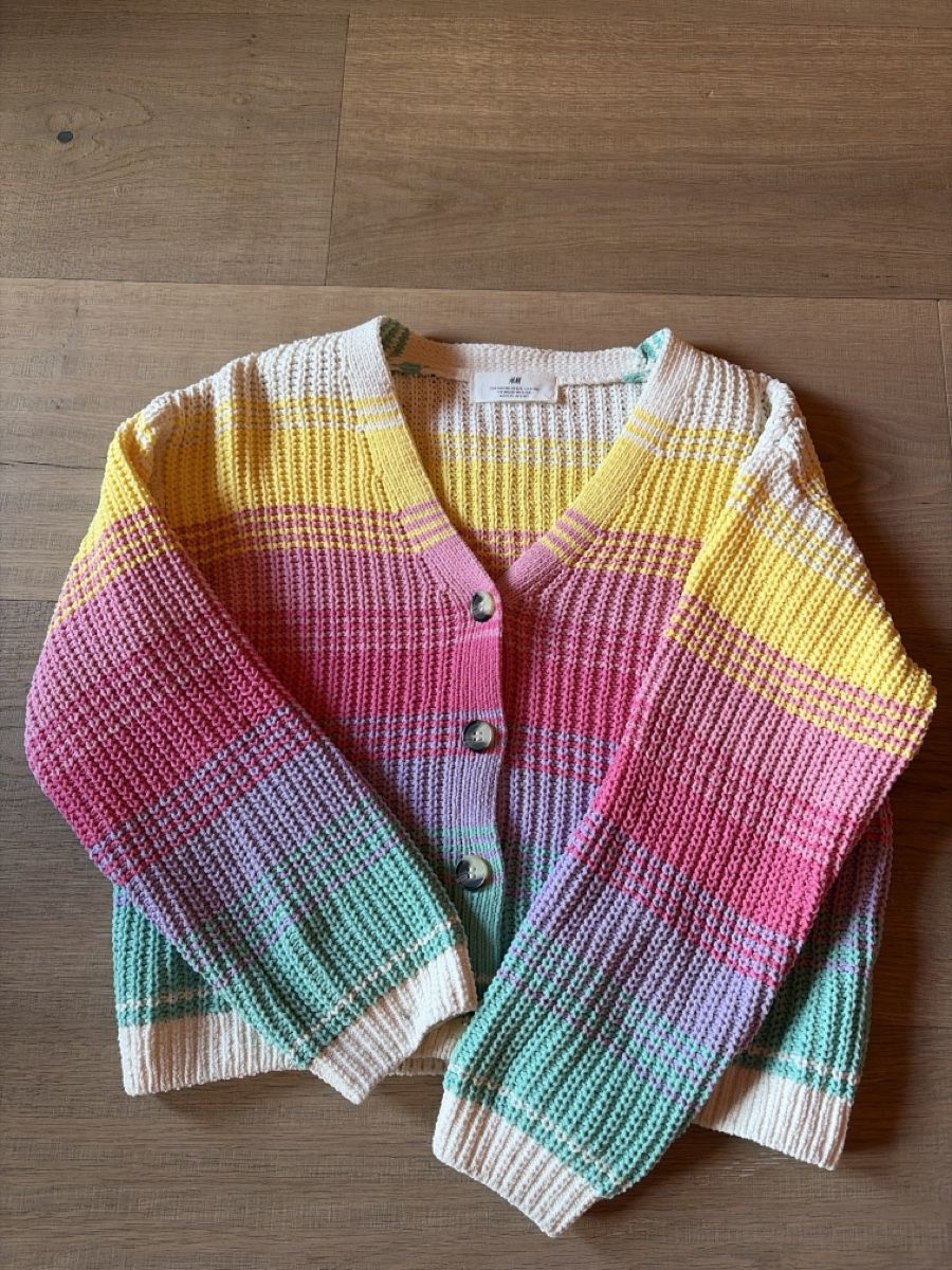 H&M Pullover & Sweatshirts: Strickjacke bunt Gr. 143/ 140 H&M – Neu (gemäss Beschreibung) aus Saanenmöser von ballerinas