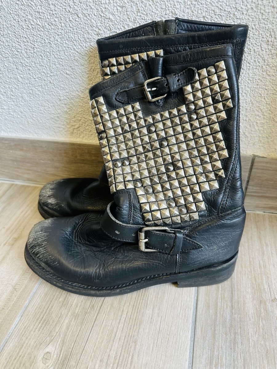 Scarpe da donna: Black Studded Leather Boots Size 40  – Usato da Vevey venduto da ledidream