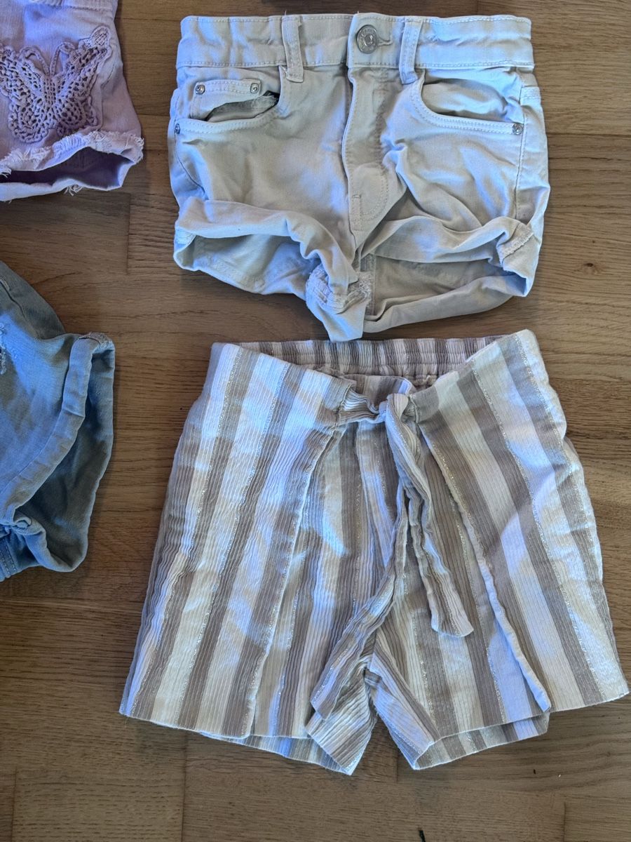 Pantaloni: 5 Mädchen Shorts 122/128 – Usato da Wädenswil venduto da dorodi 1