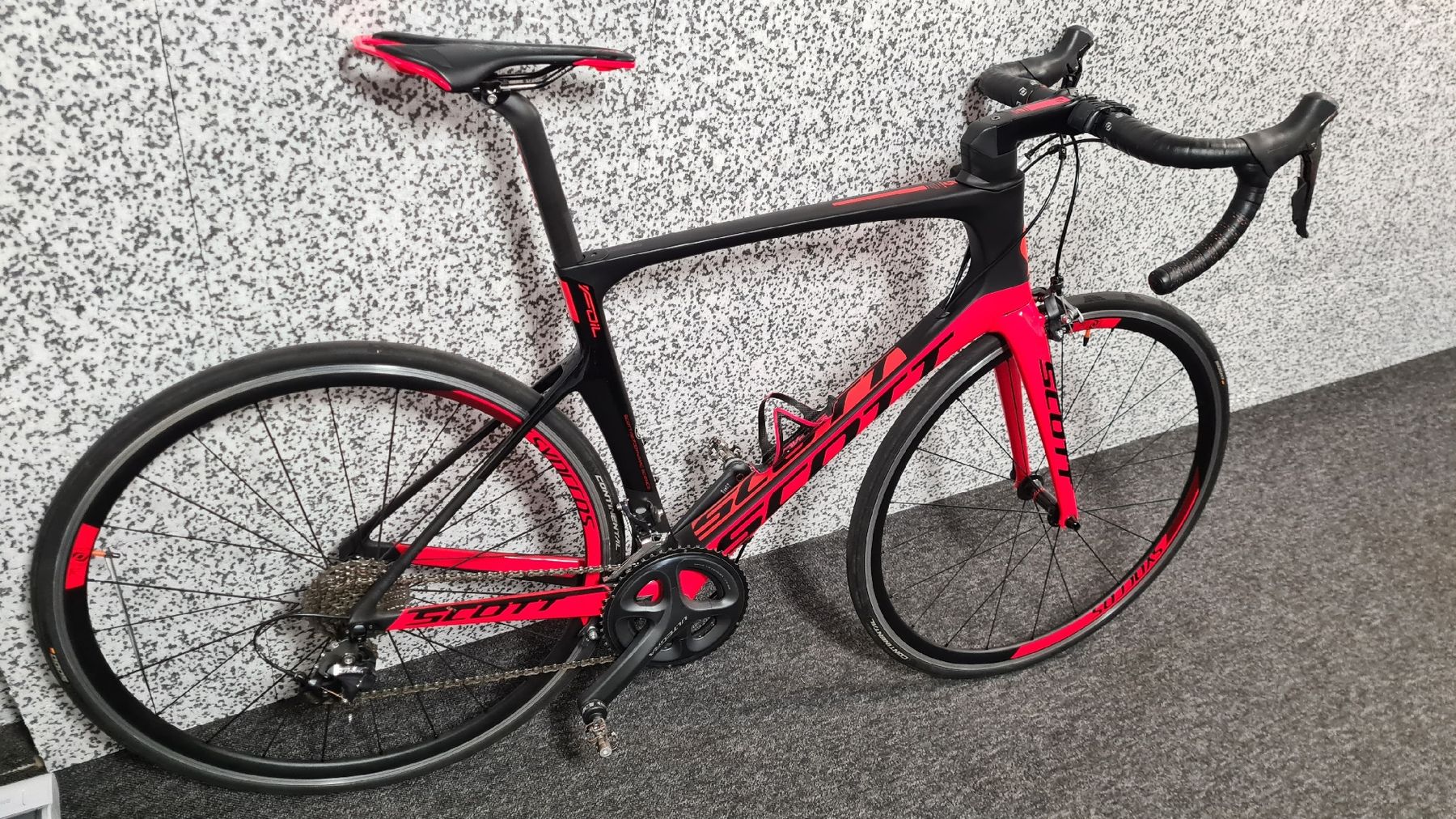 Scott Velos: Scott Foil 20 Carbon Rennrad – Gebraucht aus Raron von Jckg170