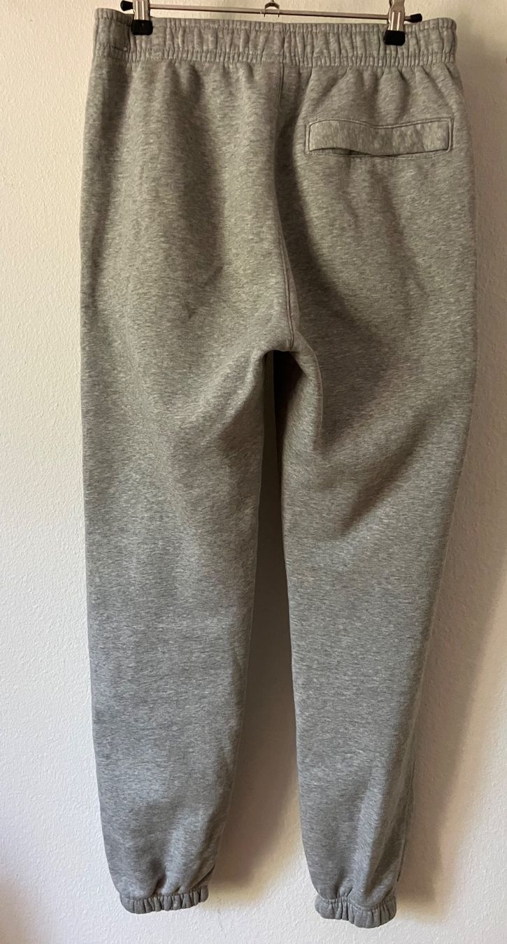 Nike Hosen: Graue Nike Jogginghose, Grösse S – Gebraucht aus Zürich von MonkeyTunes 1