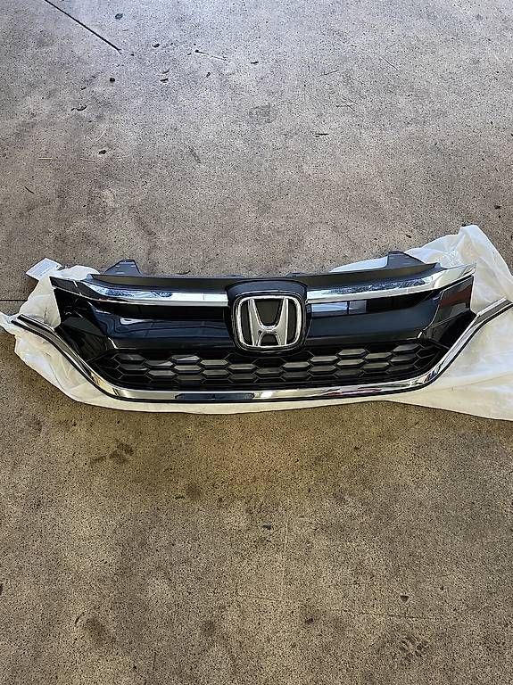 Tutti pezzi di ricambio auto: Honda CR-V Frontgrill neu Fr.250 – Usato da Baar venduto da Celicats3