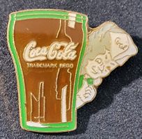 BB707 - Pin Coca Cola Coke Glas mit Boy