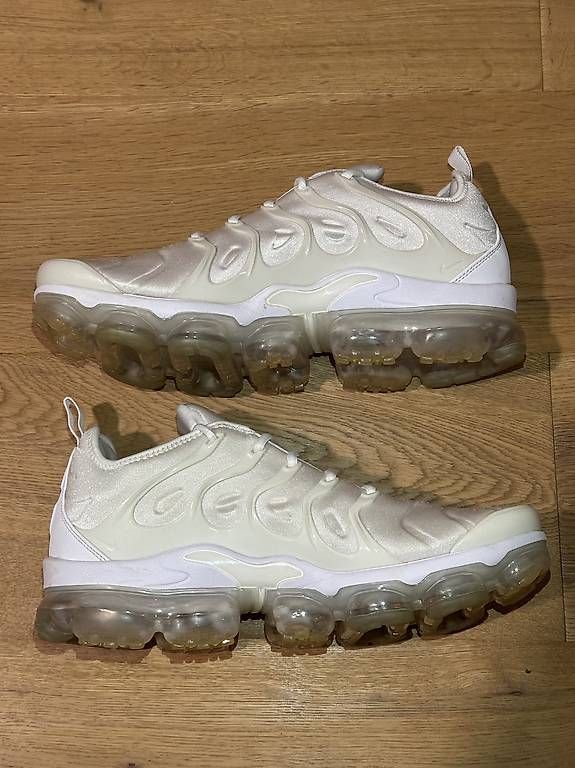 Chaussures hommes: NIKE VAPORMAX PLUS WEISS – D'occasion à Veltheim AG par timon19