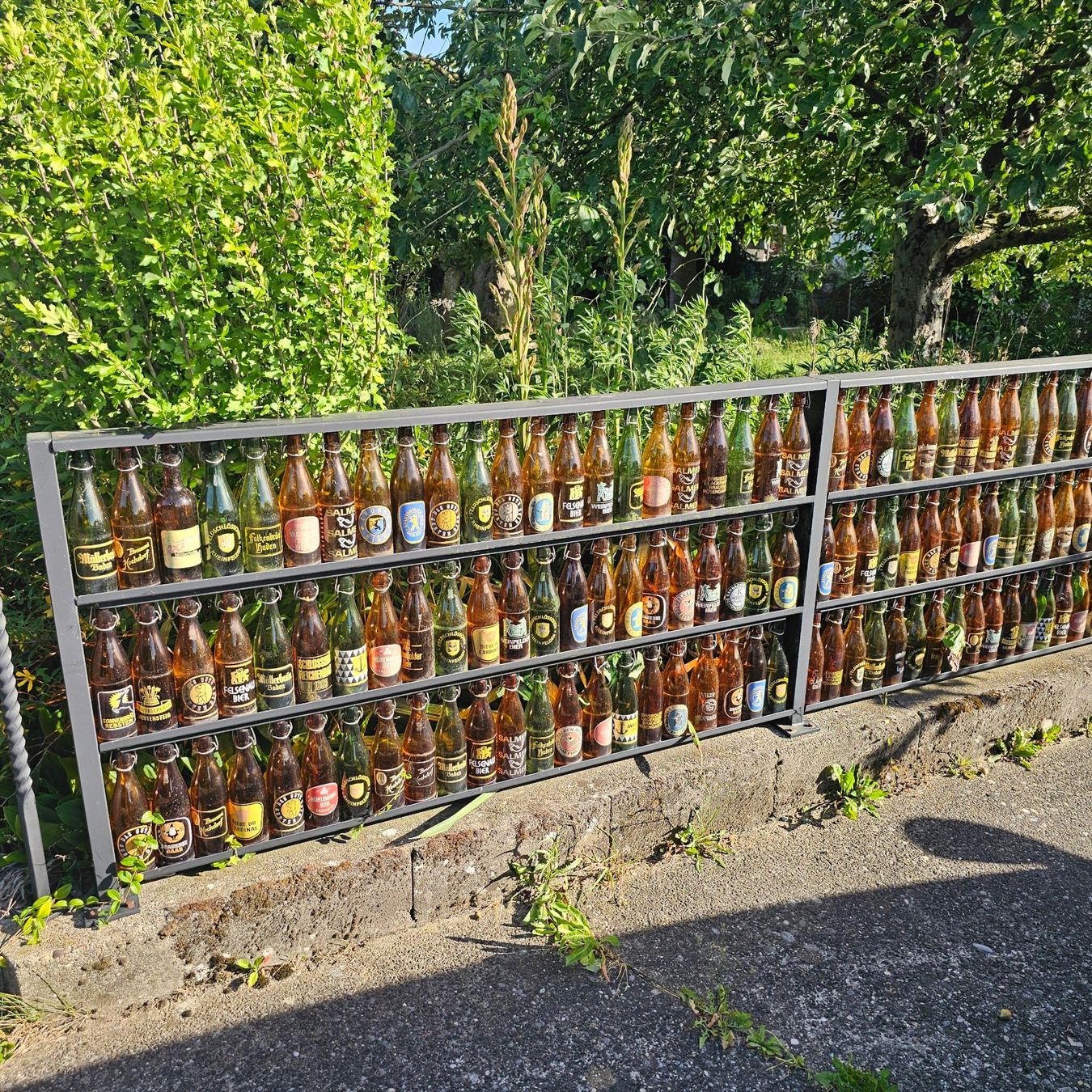 Regale: Bierwand, Geländer, Dekowand, Bierflaschen – Gebraucht aus Stein AG von Banholzbewohner