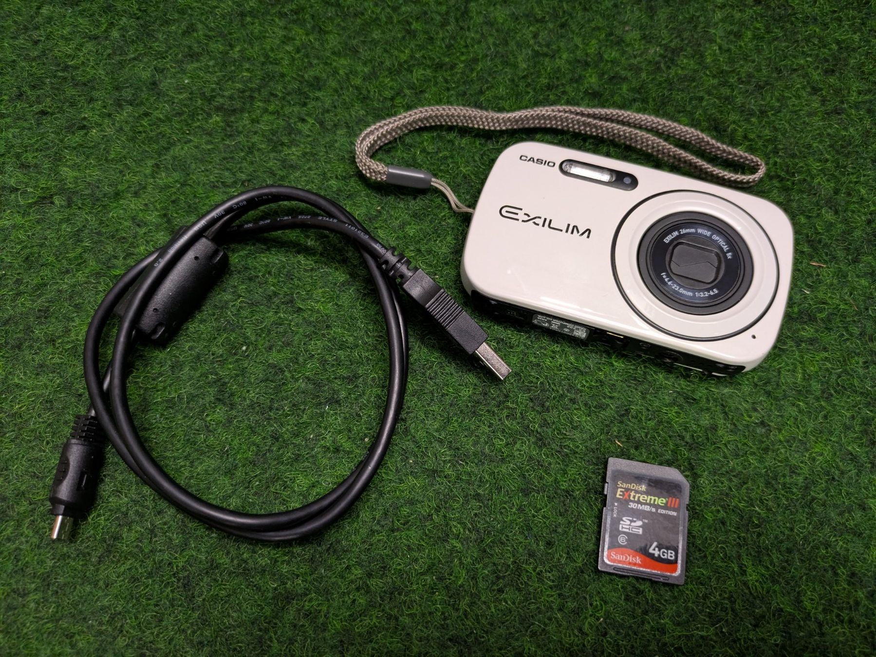 Casio Fotocamera: Casio Exilim Digitalkamera, Top Zustand – Usato da Oberhasli venduto da mina201