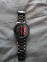 Armbanduhr schwarz lackiert Felgendesign roter Bremssattel