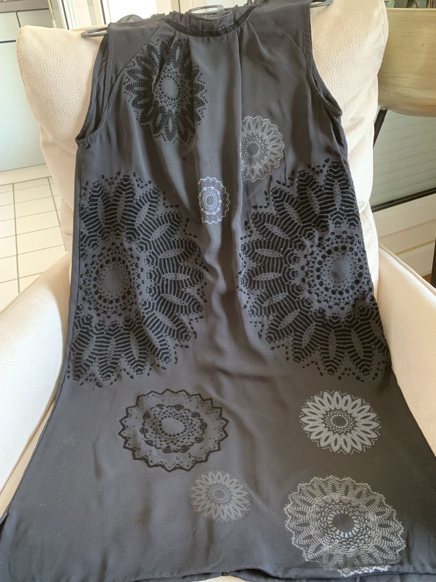 Desigual Robes: Desigual robe 👗 noire taille 40 – Neuf (Voir description) à Prilly par Sissi_1009