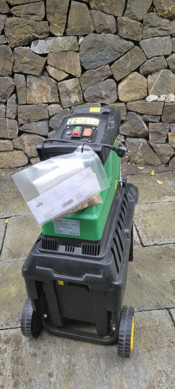 Häcksler: Okay Elektro-Walzenhäcksler 2000 W – Neu (gemäss Beschreibung) aus Ennetmoos von haer 2