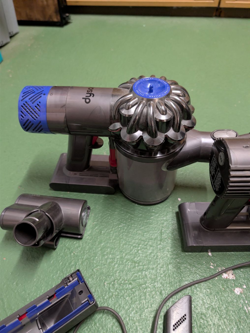 Dyson Aspirapolveri & Accessori: 2x Dyson Staubsauger + Zubehör – Difettoso da Rohrbach venduto da Ride_Santa 4