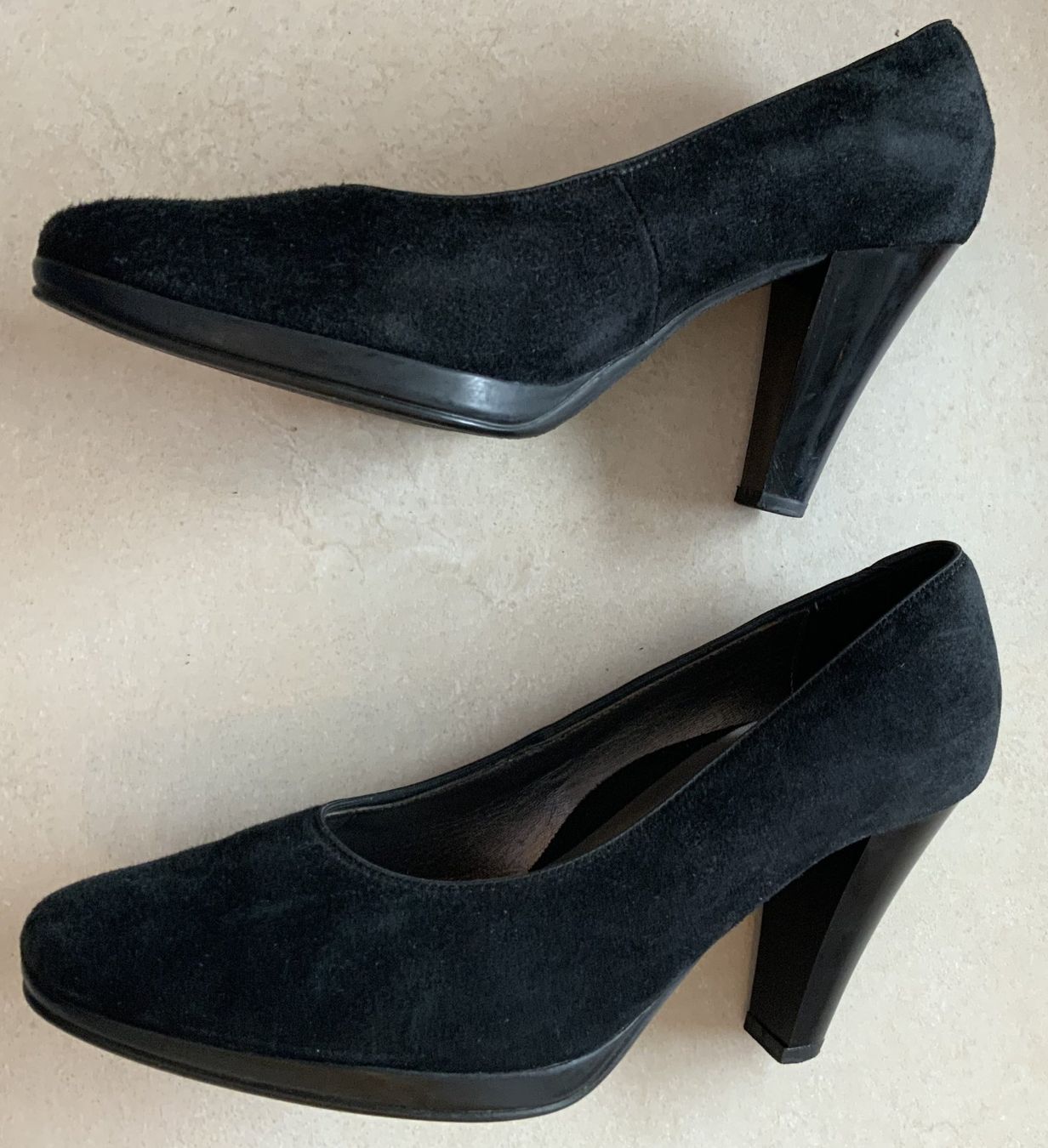 Ara Scarpe da donna: Ara Wildleder Pumps dunkelblau, Grösse 37 – Nuovo (secondo la descrizione) da rheineck venduto da norwegianwood52