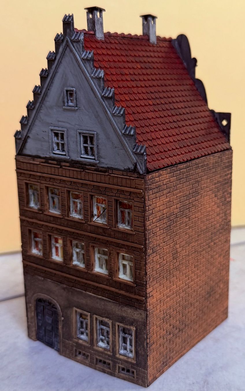 Modellini di ferrovie: Stadthaus von Faller B-924 - Spur HO! – Usato da Steffisburg venduto da Calceolaria 1
