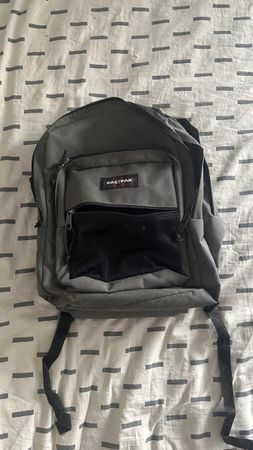 Sac à dos Eastpak gris bon état