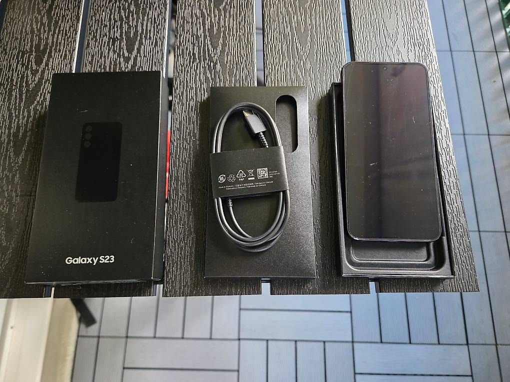 Telefoni cellulari / Smartphones: Samsung Galaxy S 23 – Usato da Baar venduto da dia2013