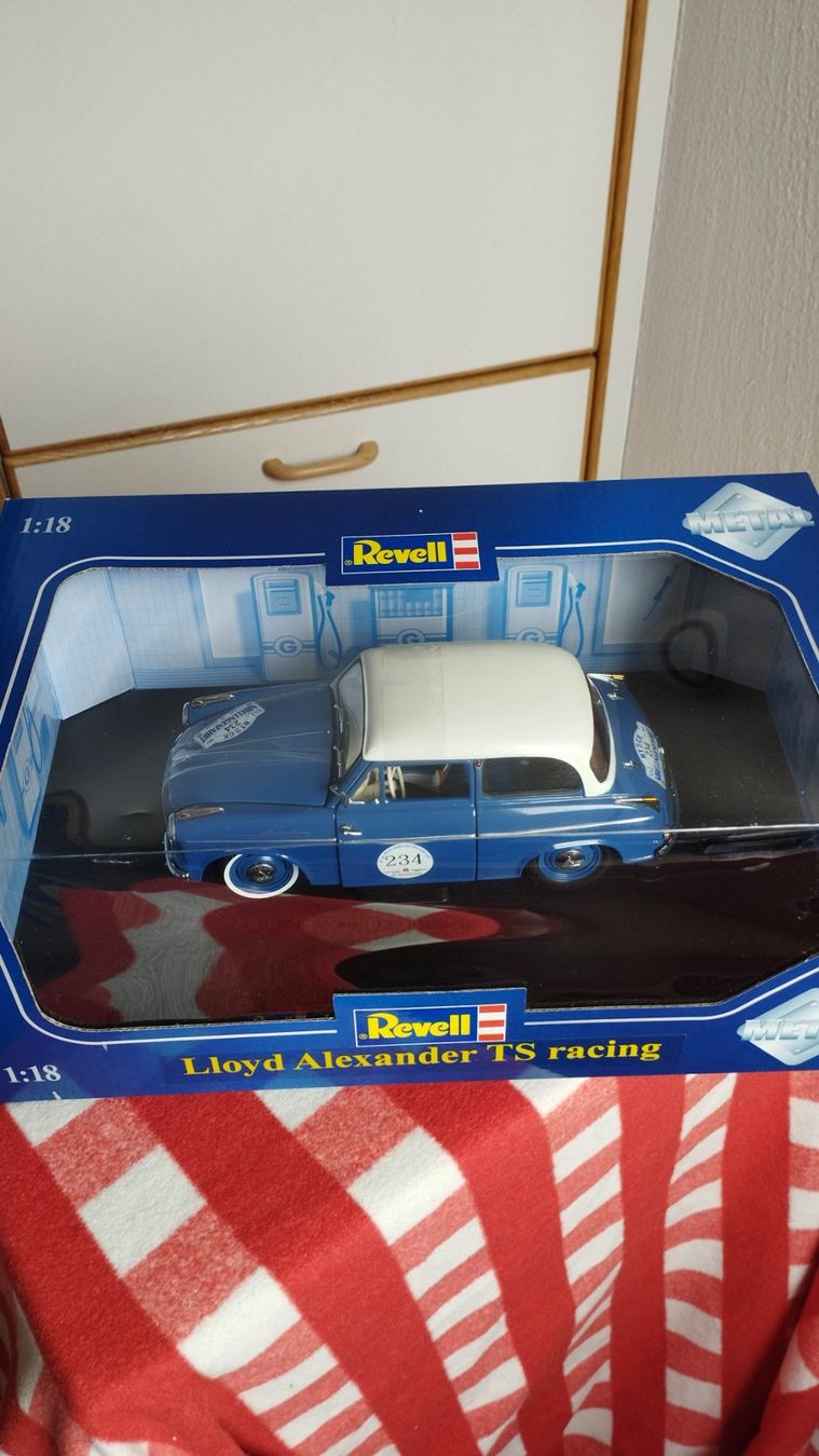 Revell Modellini d'auto: Lloyd Alexander TS Racing – Usato da Chur venduto da oriori 2