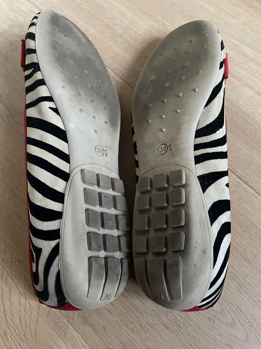 Damenschuhe: Ballerinas Gr. 38 mit Zebra-Muster & roter Schleife – Gebraucht aus Hausen AG von Future4me 2
