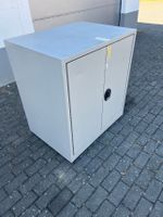 Une armoire métallique