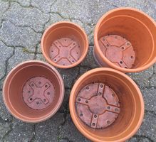 Set of 4 Plastic Plant Pots.