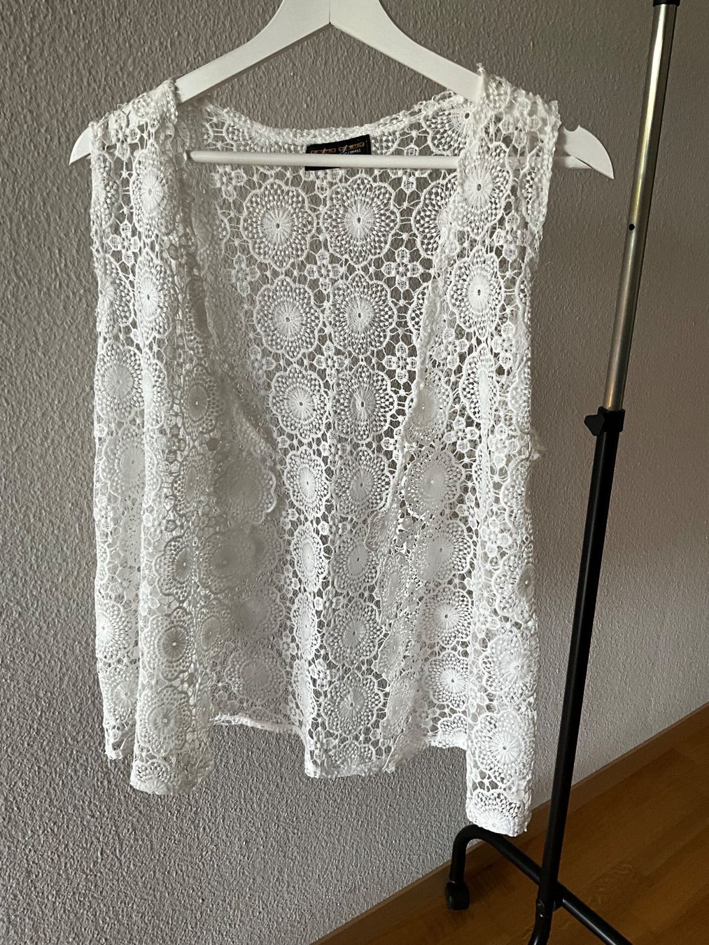 Gilet & Giacche senza maniche: Gestrickte kurze Weste – Usato da Muri b. Bern venduto da SmuriS 1