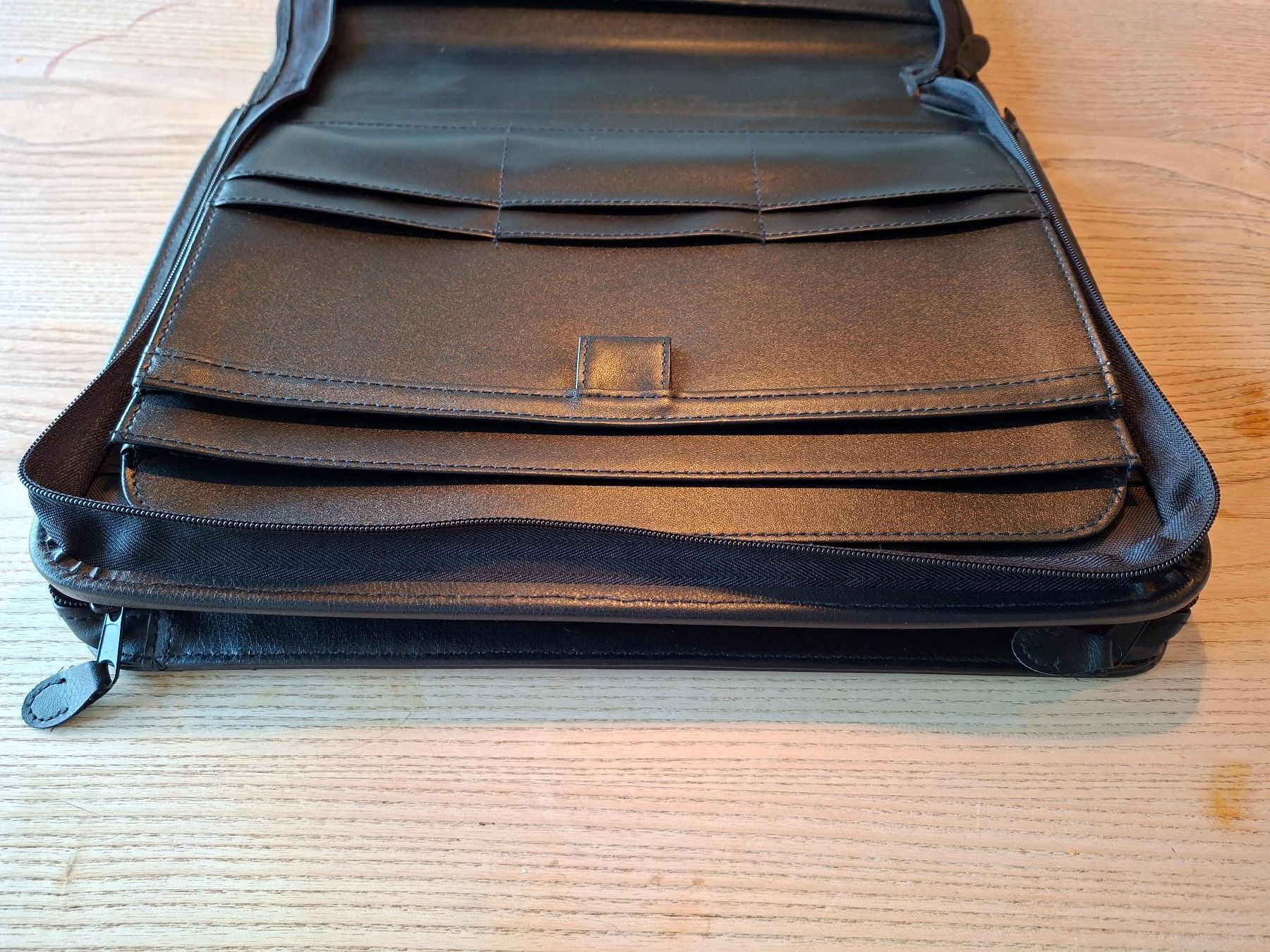 Valises & Sacs: Schreibmappe multifunktional, Neu! – Neuf (Voir description) à St.Niklausen LU par Wirdbereitsverwendet 2