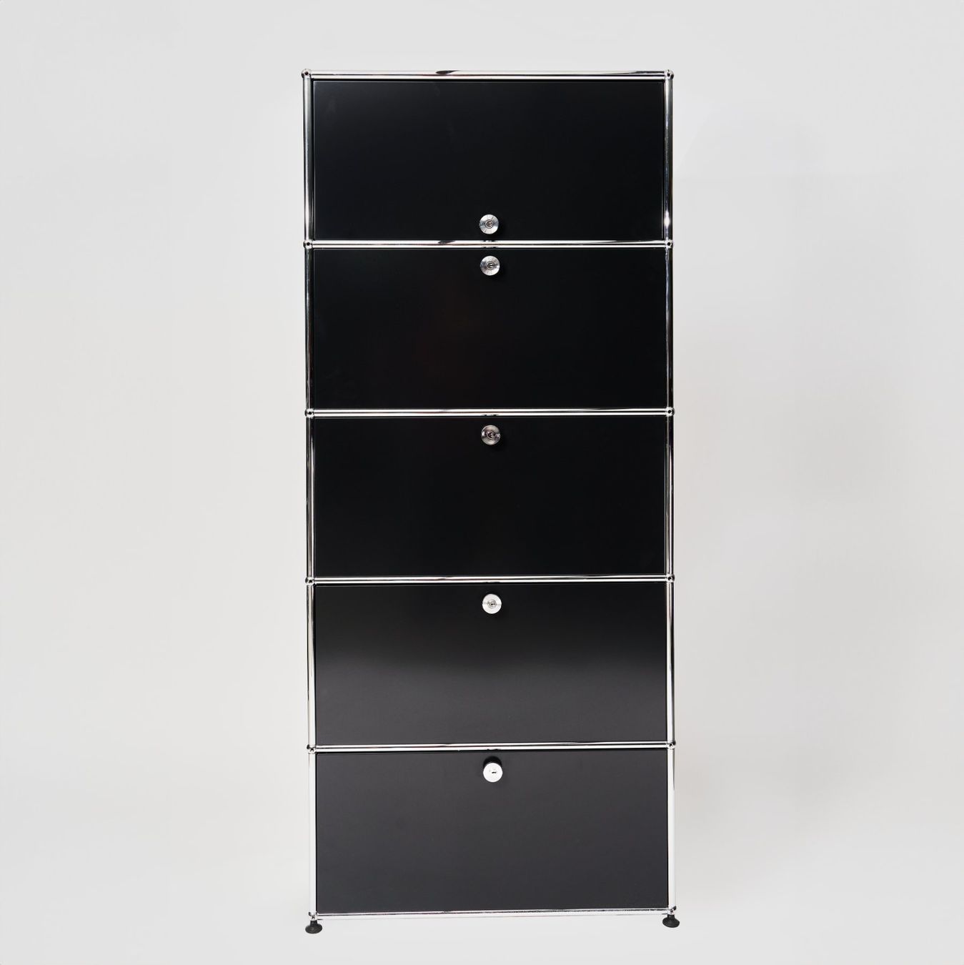 USM Scaffali: USM Highboard Schwarz  180x77x37cm Lieferung Gratis – Usato da Thun venduto da altstadt-thun
