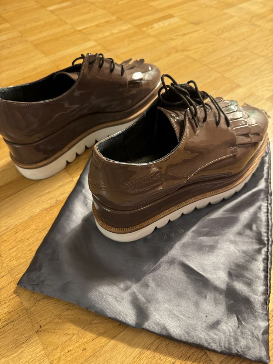 Navyboot Damenschuhe: Navyboot Lackschuhe Plateau Gr. 37 Braun/Toupe – Gebraucht aus Steinhausen von Mimirose114 4