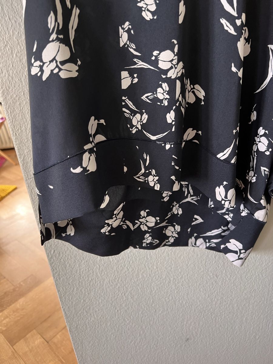 High Camicette: Bluse HIGH, Gr. 34, schwarz mit weissem Blumenprint – Usato da Solothurn venduto da Brini06 1