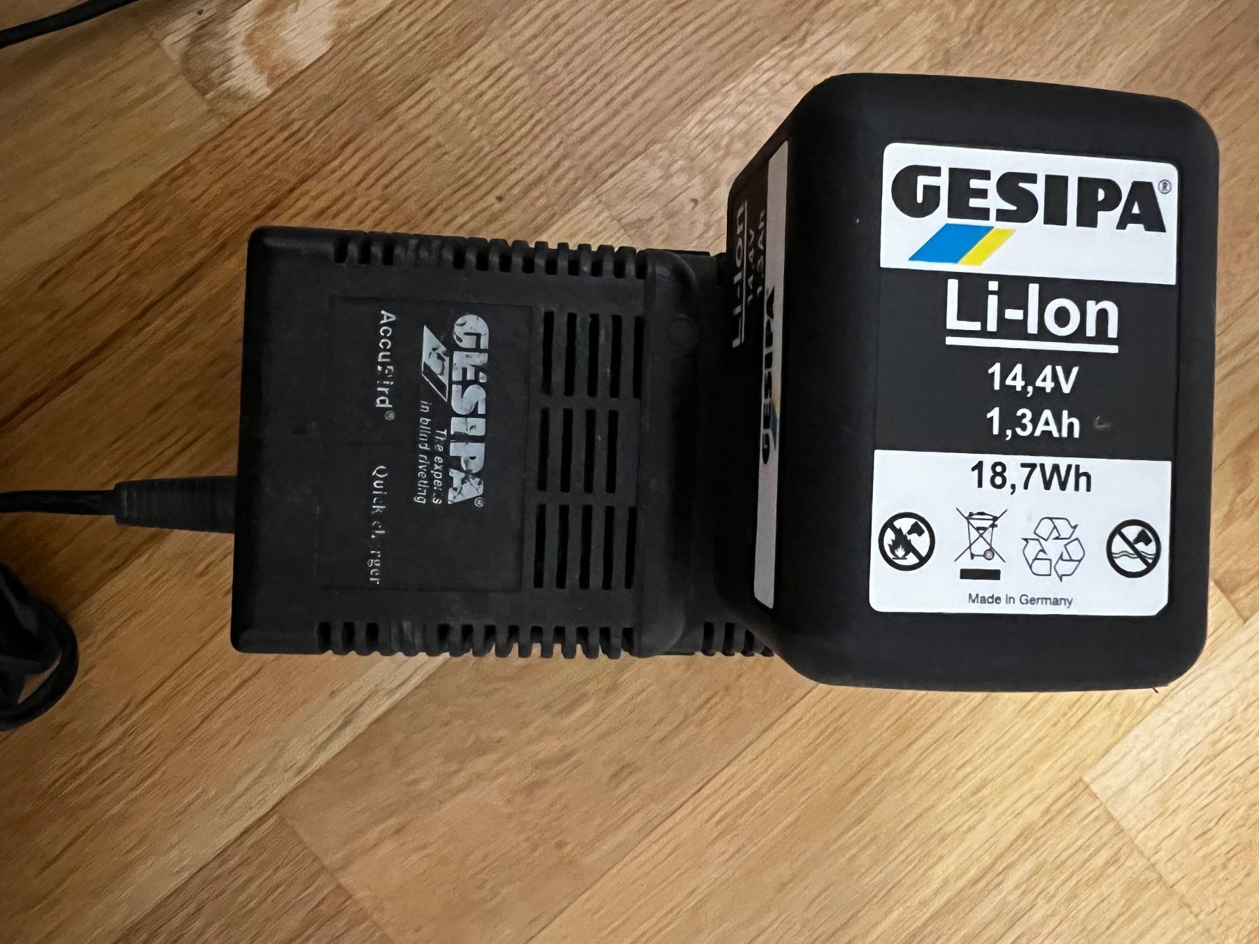 Caricatori & Batterie: Gesipa Li-lon Batterie + Ladegeräte – Usato da Wil SG venduto da Kushikushoo
