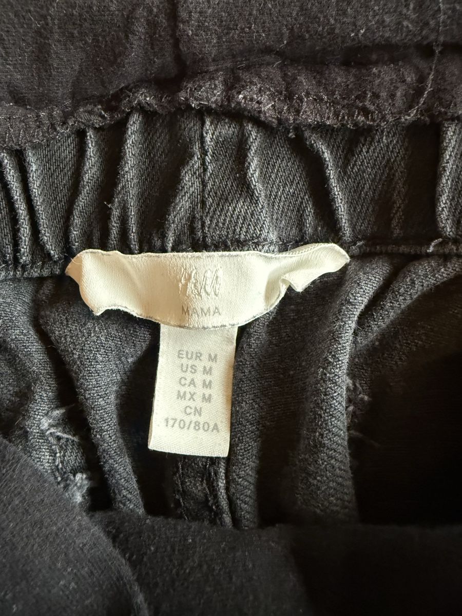 H&M Pantaloni: Lässige Schwangerschaftsjeans Grösse M – Usato da Pragg-Jenaz venduto da gobrist 2