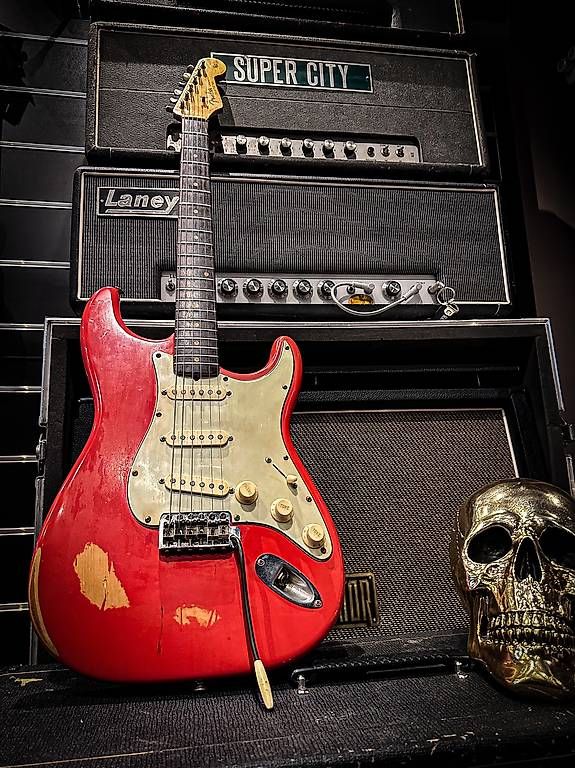Fender Musikinstrumente: Fender Stratocaster 1963 serie L vintage refin – Gebraucht aus Montreux von Alligator-AMPS 1