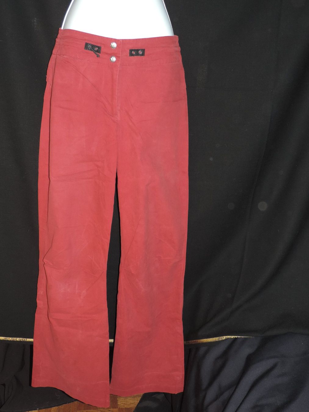 Pantaloni: pantalon droit rouge bordeaux – Usato da Genève venduto da Axelle333 2
