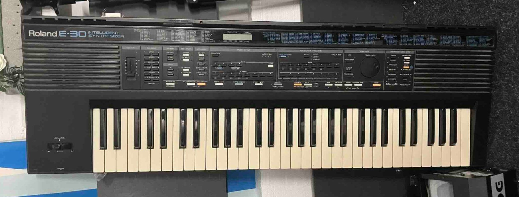 Roland Musikinstrumente: ROLAND E-30 INTELLIGENT SYNTHESIZER – Gebraucht aus Rümlang von deniz-78