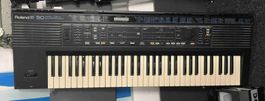 ROLAND E-30 INTELLIGENT SYNTHESIZER
