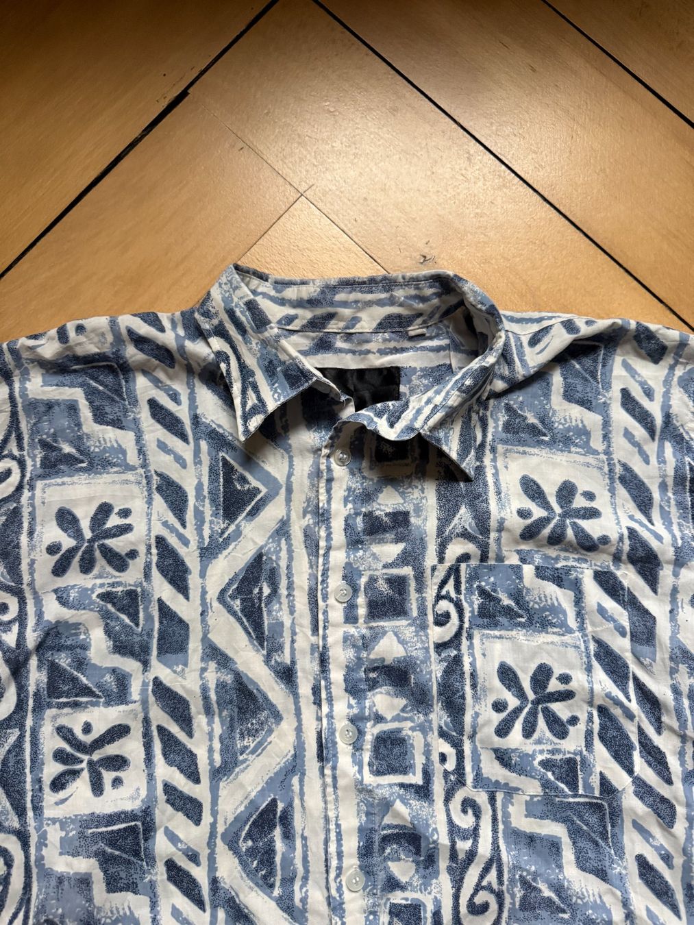 Camicie: Vintage Hemd blau-weiss gemustert M – Usato da Zürich venduto da Diazaio 1